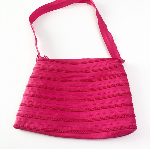 Zip It Pink Purse - Picture 3 of 6